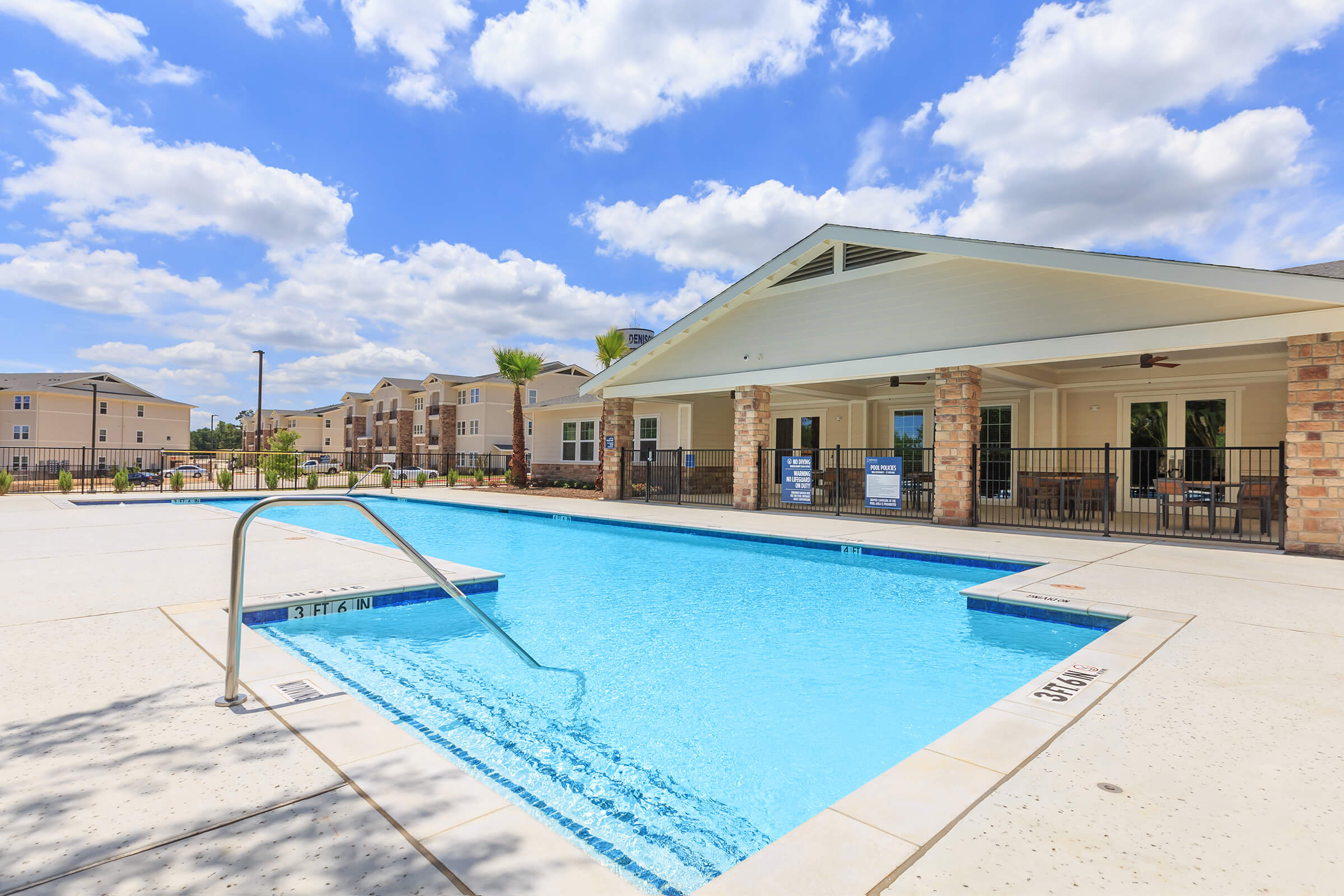 Parkdale Villas pool area