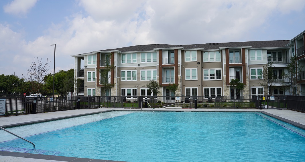 Green Oaks apartmentments exterior building with view of pool
